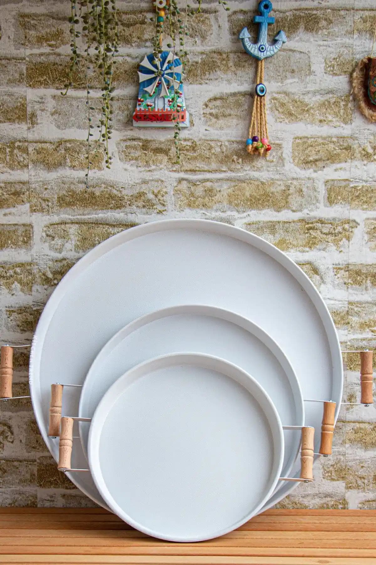 Kitchen Trend 3 Lü Ahşap Kulplu Metal Tepsi Seti: Dayanıklı ve Şık Sunum Çözümü