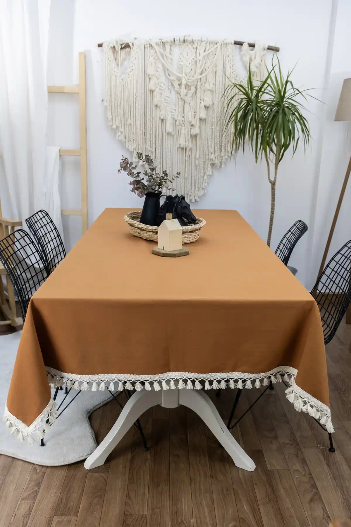 NDC HOME Kiremit Tarçın Renk Keten Ham Ponponlu Masa Örtüsü - Doğal ve Şık Tasarım