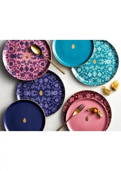 Porland Glamorous Servis Sunum Seti: Renkli ve Şık Porselen Tabaklar ile Modern Masa Düzeni