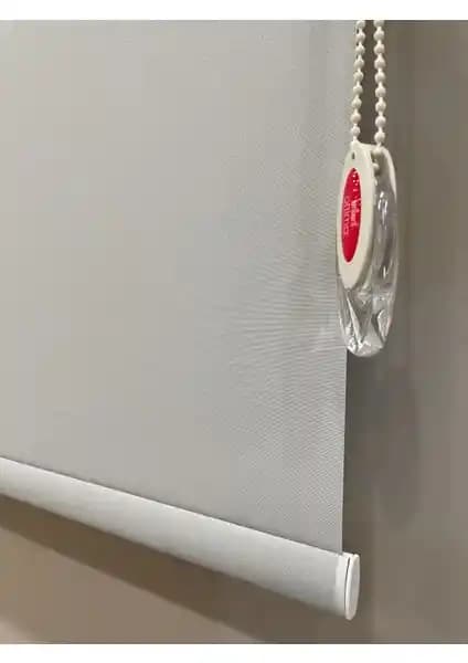 Brillant Stor Perde Kalın Kumaş ve Alüminyum Kasa ile Uzun Ömürlü Estetik Çözüm