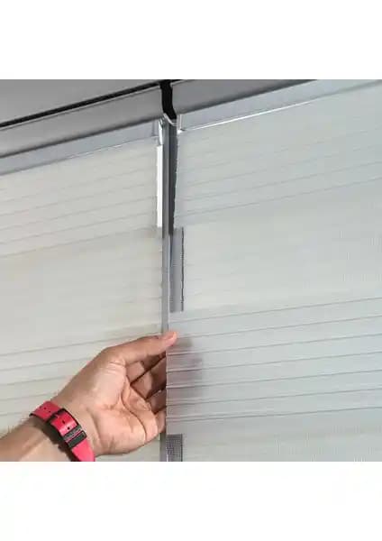 Wenthi Ekru Cam Balkon ve Sürgülü Perde: Modern ve Estetik İç Mekan Çözümü