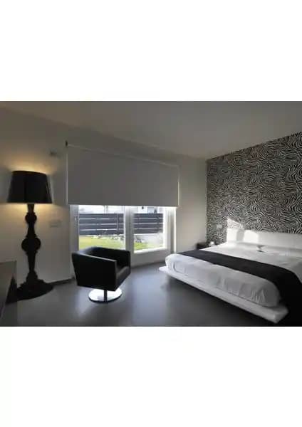 ZebraEvim Ekru Blackout Karartma Stor Perde: Modern ve Fonksiyonel Güneş Işığı Engelleyici Çözüm