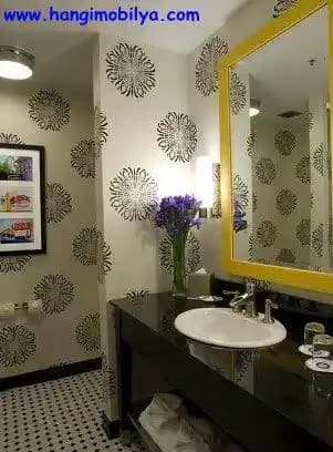 Banyo Duvar Kağıdı Seçimi ve Dekorasyonunda Önemli Unsurlar ve Uygulama İpuçları