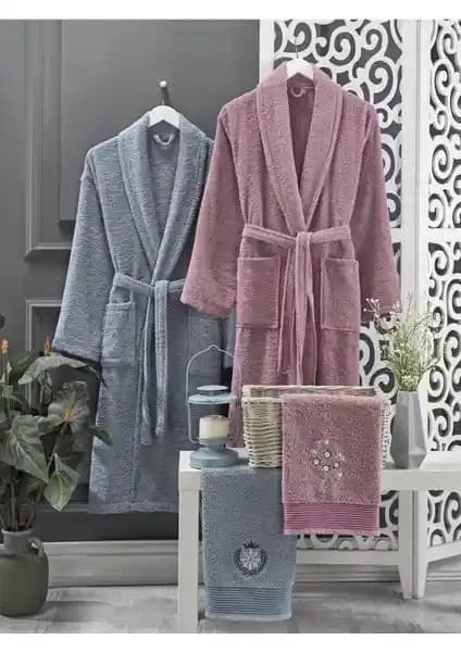 Casnack 4'lü Havlulu Bornoz Seti Modern Tasarım ve Yüksek Kaliteyle Sunuluyor