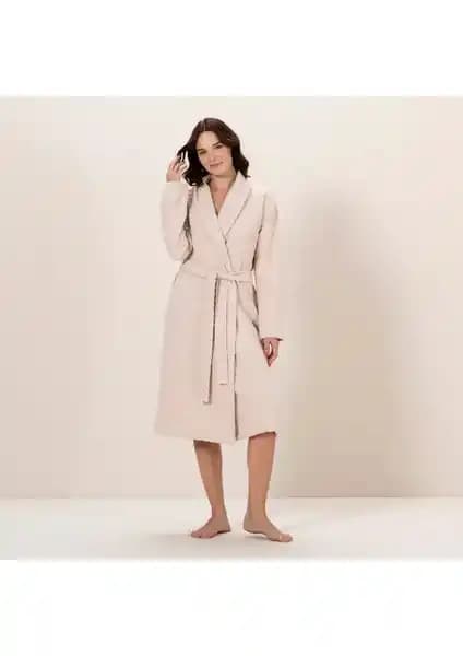 Chakra Zigzag Kadın Bornoz Bej: Şıklık ve Konfor Sunan Modern Tasarım