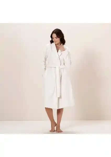 Chakra Zigzag Kadın Bornoz Ekru: Şıklık ve Konforu Bir Arada Sunan Modern Tasarım