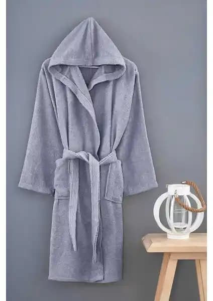 Denia Home Kapşonlu Bedenli Bornoz: Konfor ve Şıklığı Bir Arada Sunan Ev Tekstili Ürünü