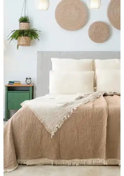 Dokubba Müslin Yatak Örtüsü: Doğal Malzemelerle Şık ve Fonksiyonel Yatak Dekorasyonu