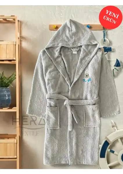 Hera Textile Kapüşonlu ve Kemerli Pamuklu Çocuk Bornozu: Konfor ve Estetiğin Buluşması