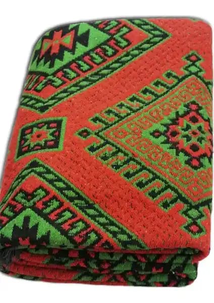 Kalın Üç Mekik Uşak Kilimi: Dayanıklı ve Estetik Mekanlar İçin Idealdir