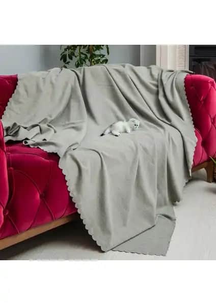 Latuda Concept Kaymaz Koltuk Örtüsü: Şıklık ve Konforu Bir Arada Sunar