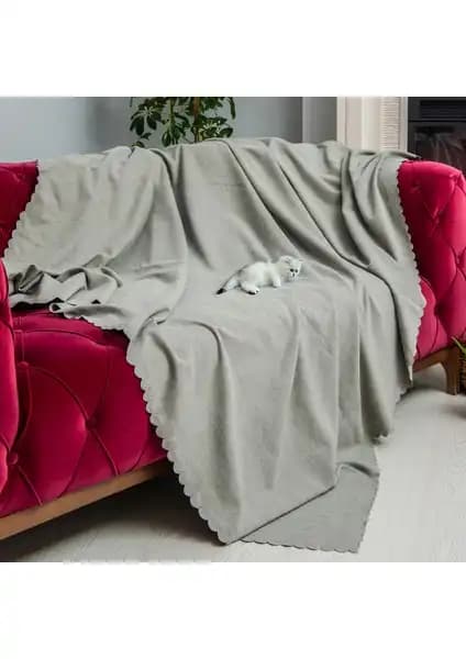 Latuda Concept Kaymaz Koltuk Örtüsü: Şıklık ve Konforu Bir Arada Sunar