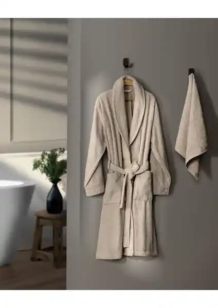 Madame Coco Avril Şalyaka Unisex Bornoz Seti: Konfor ve Şıklık Sunan Modern Tasarım