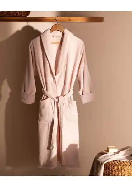 Madame Coco Belda Şalyaka Kadın Bornoz: Şıklık ve Konforu Bir Arada Sunar