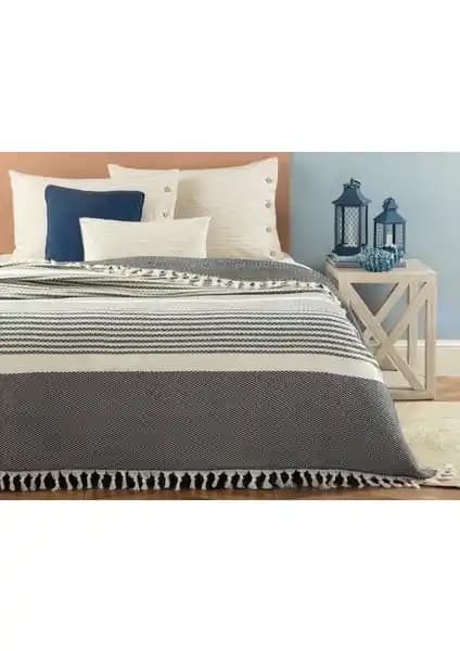 Madame Coco Denney Tek Kişilik Yatak Örtüsü Ekru ve Indigo Renk Seçenekleriyle Zarif Tasarım