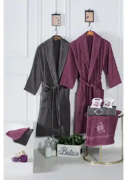 Mürdüm Home 8 Parça Nakışlı Bornoz Seti: Şıklık ve Konforun Bir Arada Sunumu