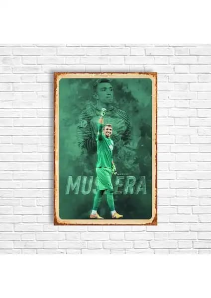 Muslera Retro Ahşap Poster ile Spor ve Dekorasyonun Şık Buluşması