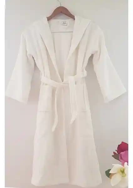 My Sweet Baby Kadife Çocuk Bornozu: Konfor ve Şıklık Sunan Banyo Sonrası Pratik Çocuk Kıyafeti