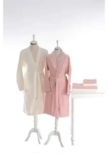 Özdilek Orkide Güpürlü Aile Bornoz Seti: Şıklık ve Konfor Sunan Yüksek Kaliteli Ev Tekstili