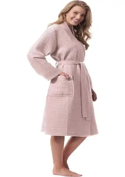 Pembe Kadın Erkek Pike Bornoz: Yüksek Kalite ve Modern Tasarım ile Çok Yönlü Kullanım