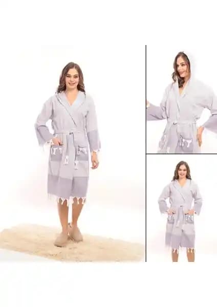 Rozet Tekstil Hürrem Mor Püsküllü Kapüşonlu Bornoz Unisex Şık ve Fonksiyonel Tasarım