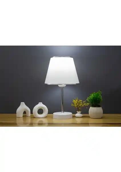 Vivido Beyaz Krom Safir Modern Abajur: Şık ve Çok Yönlü Aydınlatma Çözümü