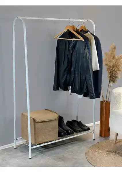 Weblonya Ayaklı Elbise Askısı Modern ve Dayanıklı Tasarımıyla Kullanım Kolaylığı Sunar