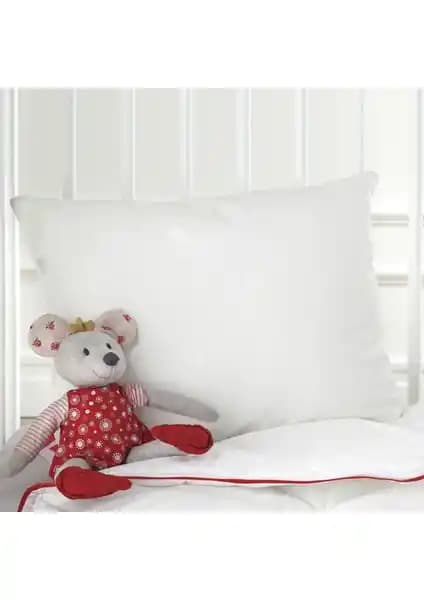 Yataş Mini DACRON® 95 Bebek Yastık: Konfor ve Güvenli Uyku İçin Tasarlanmış Özellikler