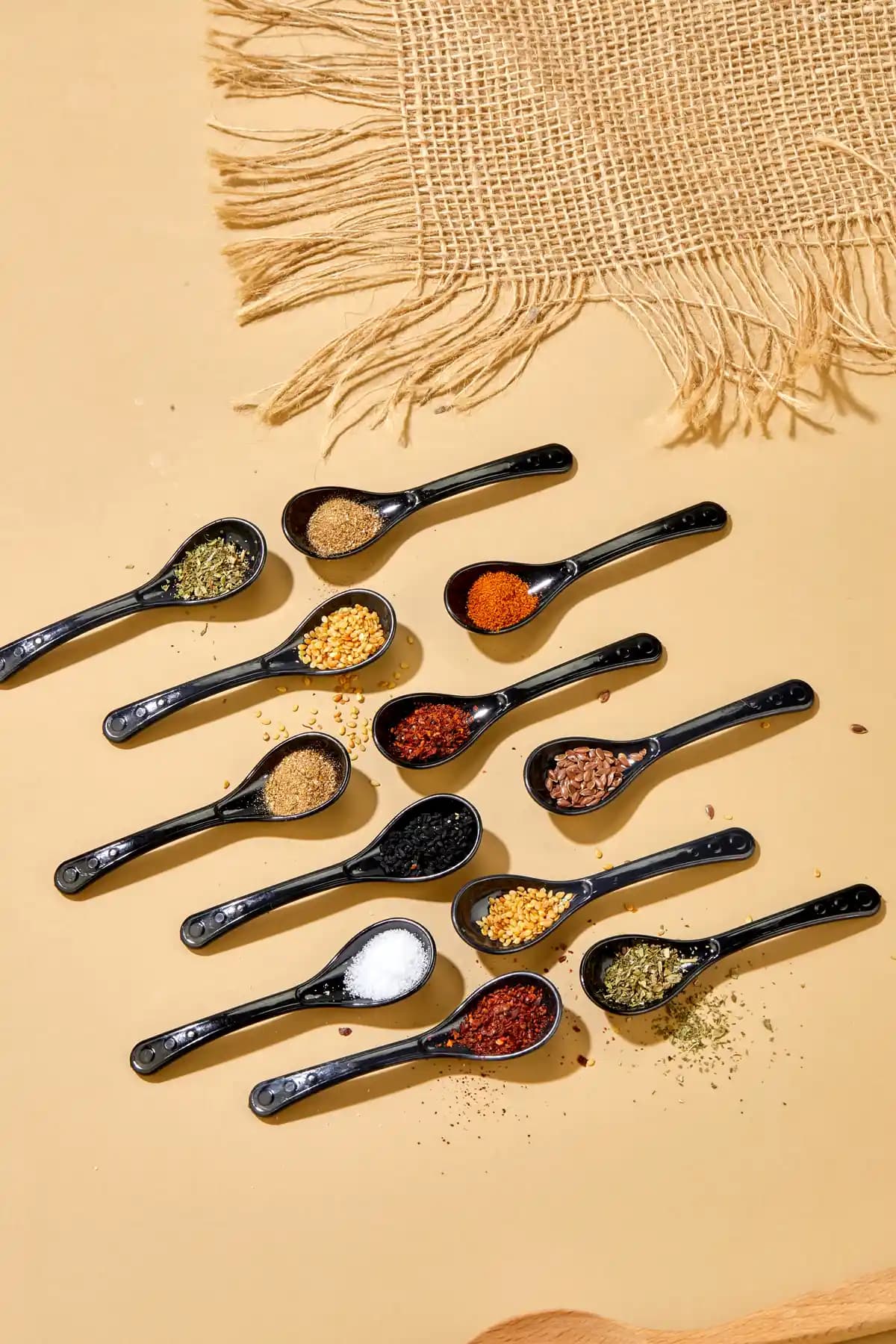 AKAN HOME 12 Adet Siyah Servis ve Baharat Kaşığı Seti Modern ve Dayanıklı Tasarım