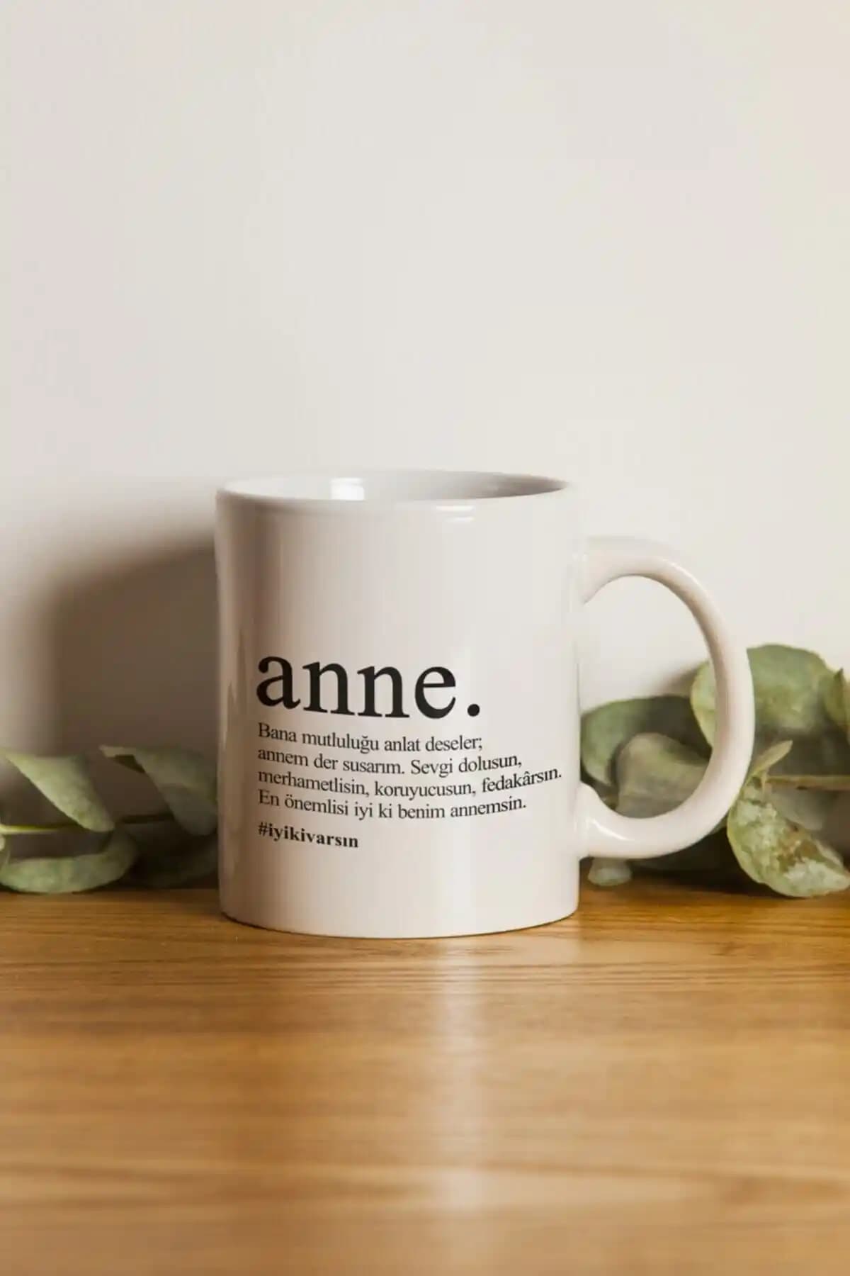 Anneye Özel Yazılı Kupa Bardak: Estetik ve Fonksiyonel Hediye Seçeneği