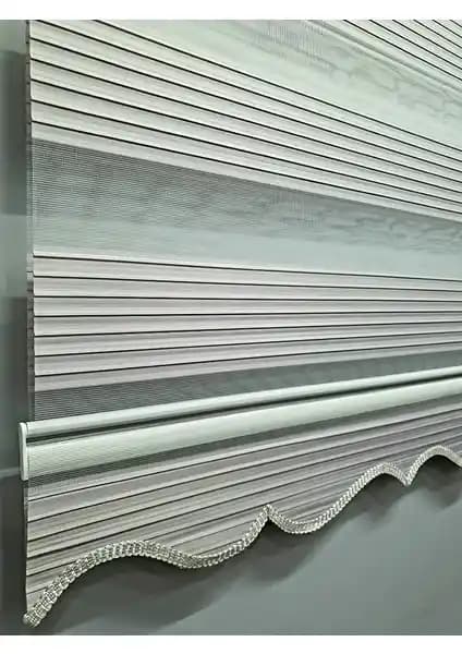 BBB Pliseli Açık Gri Zebra Stor Perde: Modern ve Dayanıklı İç Mekan Dekorasyonu Ürünü