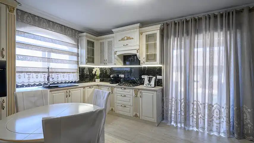 Depolama Raflarına Perde Çubuğu Montajı İçin Ekonomik ve Pratik Yöntemler