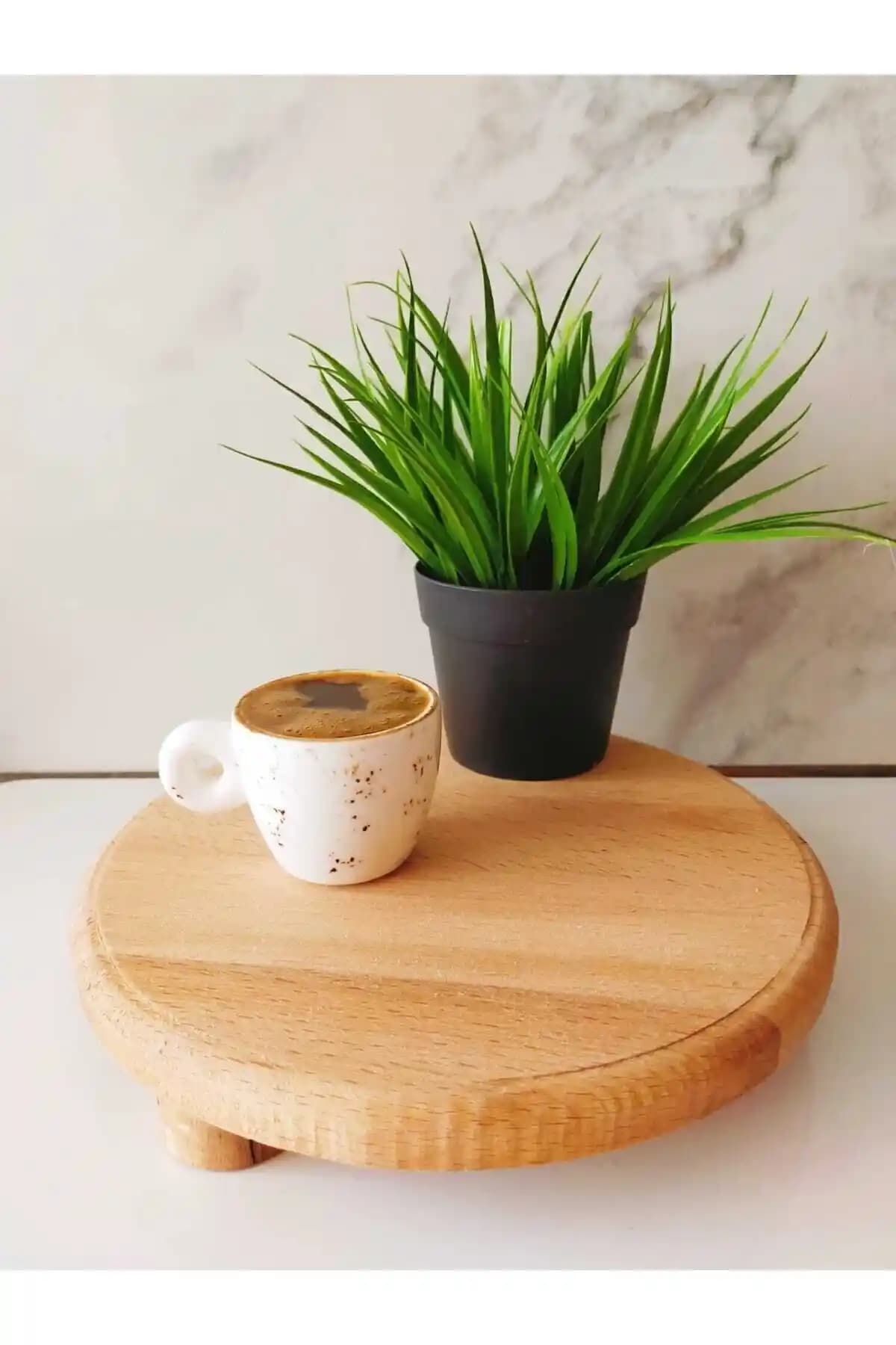 Doğal Çam Ağacından Mini Ayaklı Sunumluk: Şık ve Fonksiyonel Masa Dekorasyonu