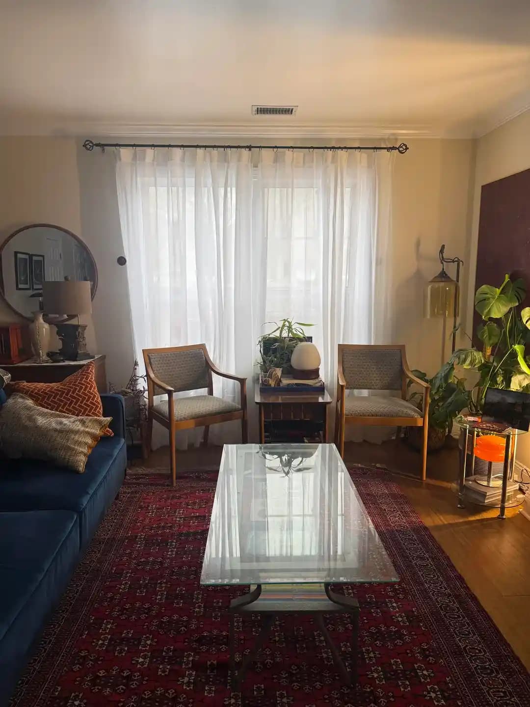 Duvar Rengiyle Uyumlu Perde Seçimi: Yeşil ve Turuncu Tonlarının Mekâna Etkisi