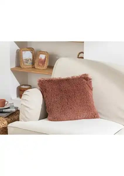 English Home Fluffy Peluş Kırlent Kılıfı Göz Alıcı Tasarımıyla Ev Dekorasyonuna Şıklık Katar