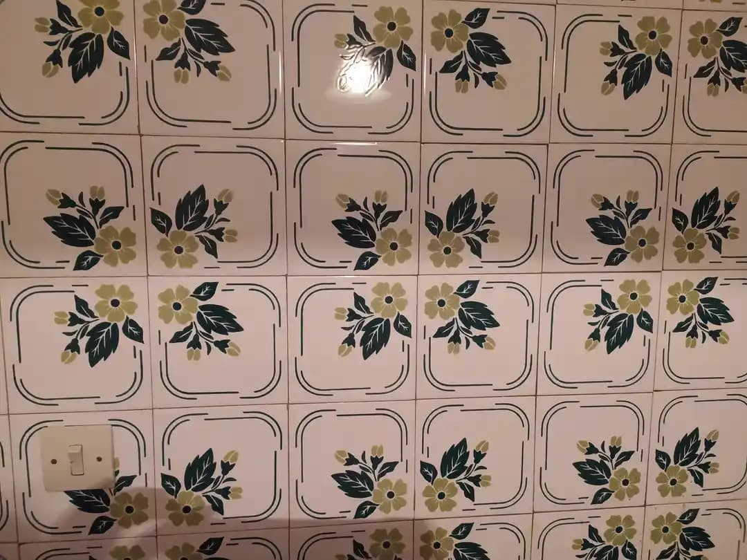 Eski Seramik Karoları Yenileme Yöntemleri ve Mutfak Dekorasyonunda Renk Uyumu