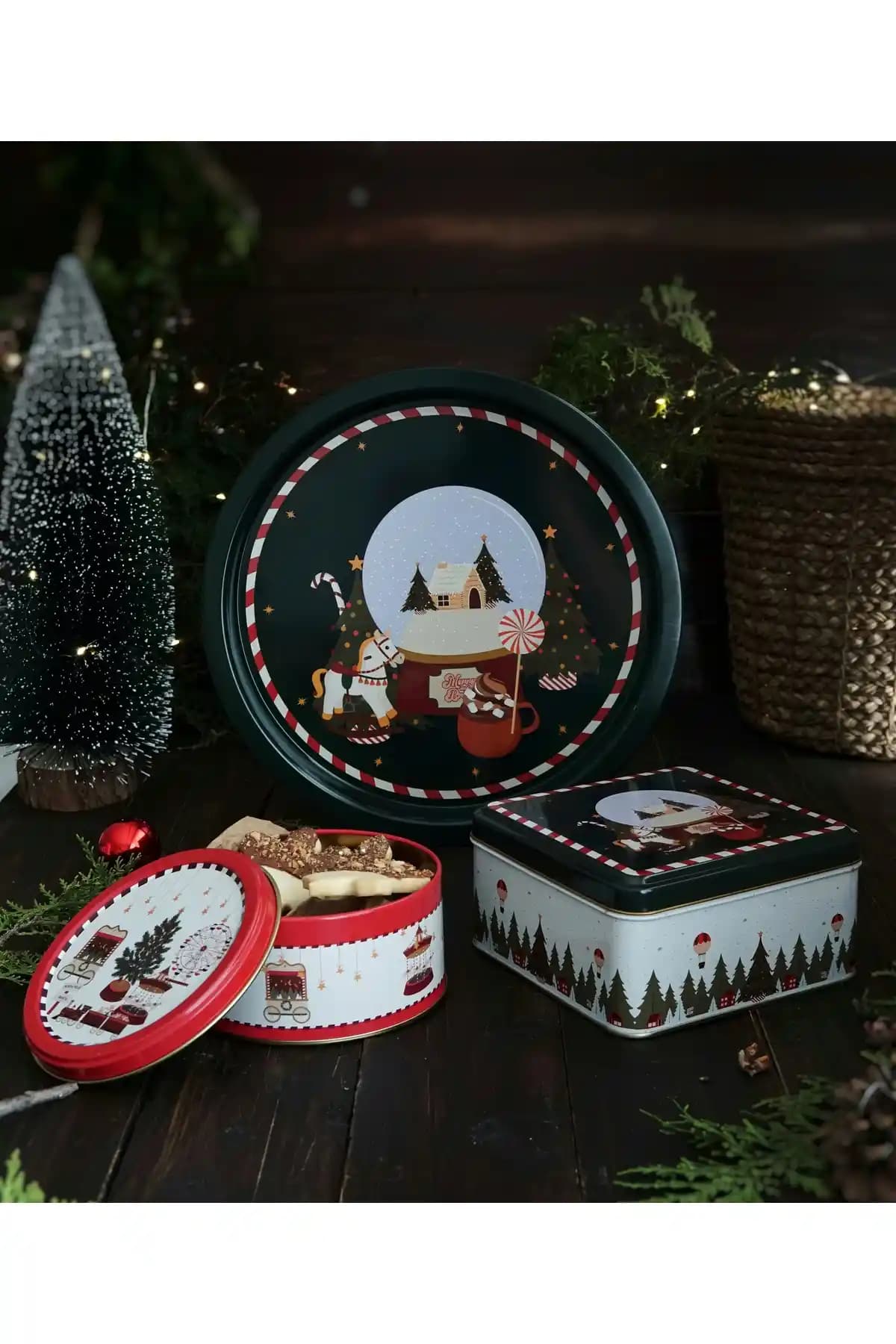 Evle 3'lü Yılbaşı Seti: Estetik ve Fonksiyonelliği Bir Arada Sunan Dekorasyon Ürünü