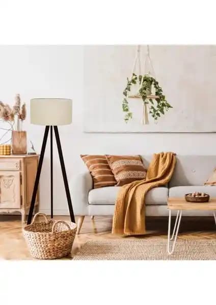Homing Çöl Beji Kumaş ve Koyu Ahşap Üç Ayaklı Lambader Dekorasyon ve Aydınlatma Çözümü