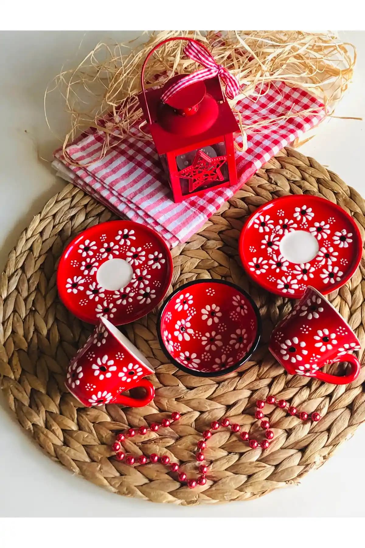 Kırmızı El İşlemeli Papatya Temalı 2 Kişilik Kahve Fincan Takımı ve Kase Seti