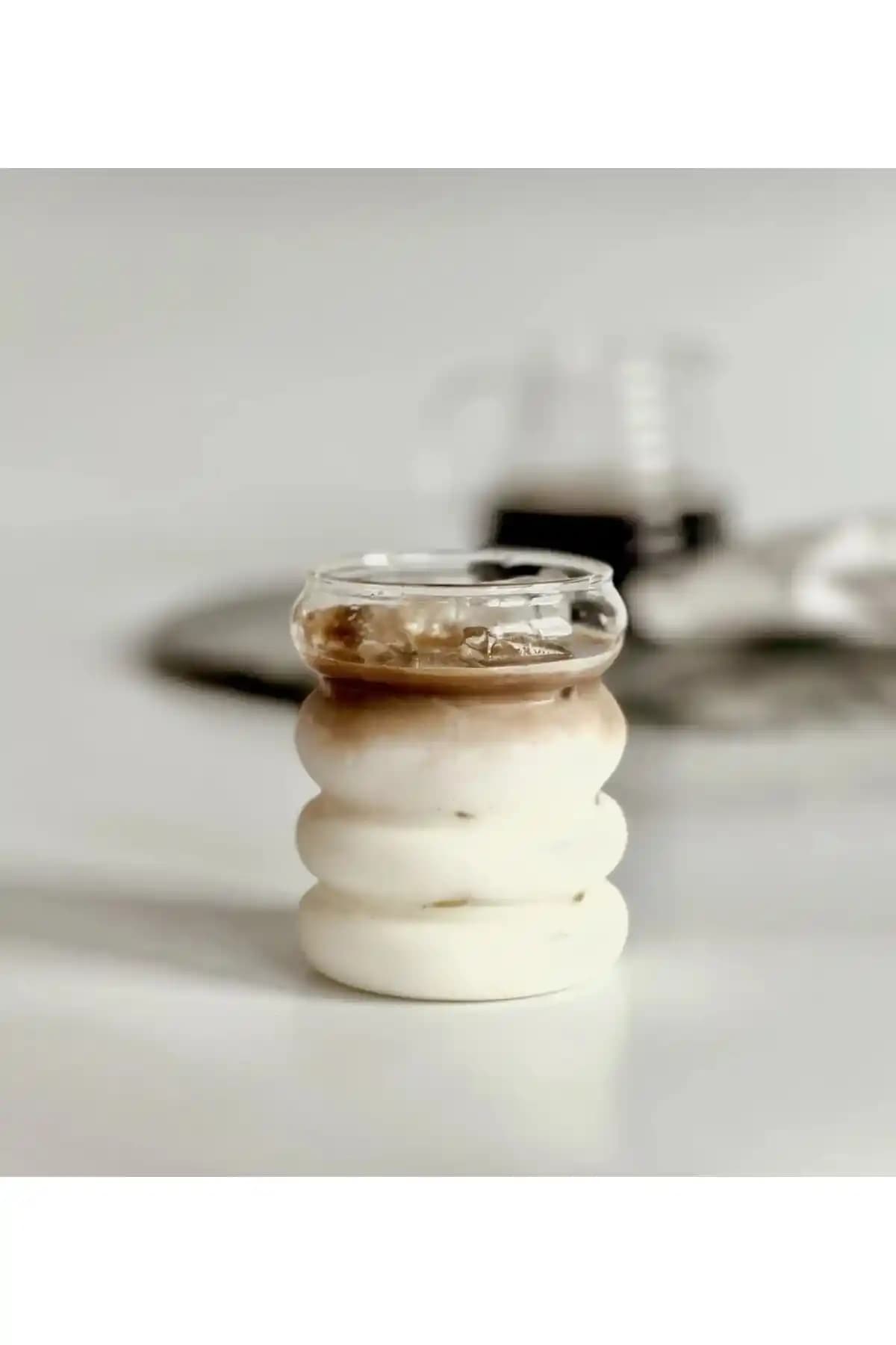 Küçük EW Borosilikat Cam Bardak: Dayanıklı ve Şık Tasarımıyla Kullanıma Uygun