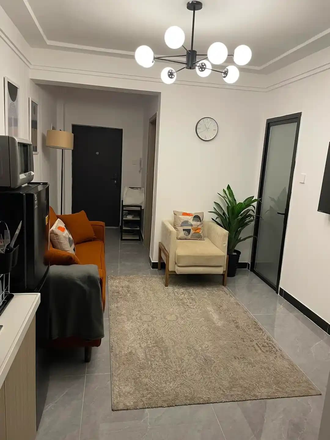 Küçük Oturma Odalarında Mobilya ve Halı Seçimi ile Fonksiyonel Dekorasyon Önerileri