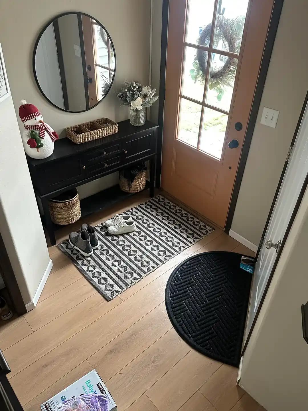 Küçük ve Garip Şekilli Giriş Alanları İçin Dayanıklı ve Estetik Halı Seçimi