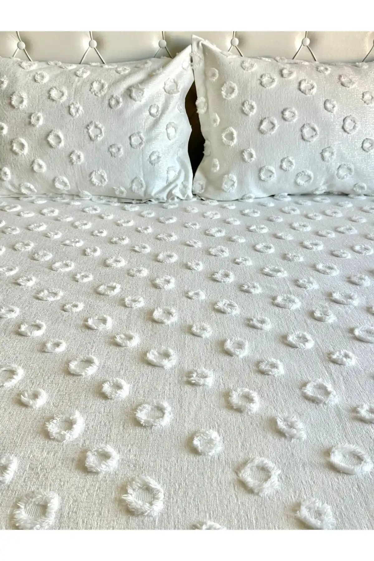 LUSSO Ponpon Çift Kişilik Yatak Örtüsü Estetik ve Dayanıklı Tasarım Özellikleri