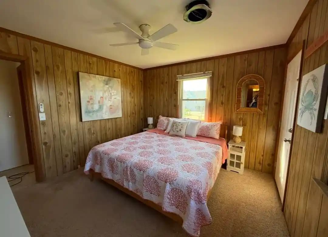 Merkezi Olmayan Pencereler İçin Etkili Dekorasyon Yöntemleri ve İç Mekan Düzenlemeleri