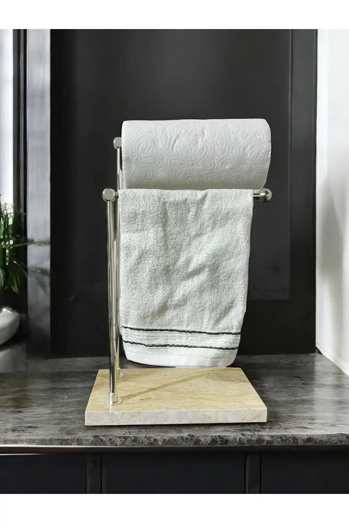 Mermer ve Metal Kombinasyonuyla Modern Banyo ve Mutfak Aksesuarları