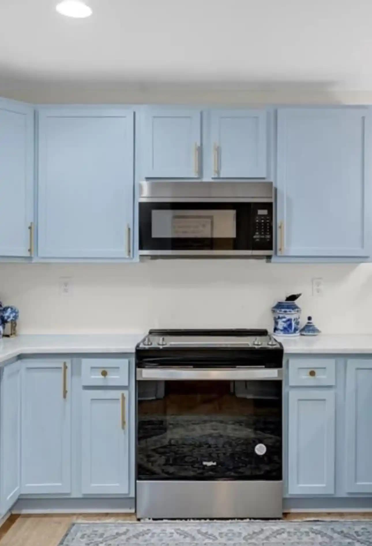 Mutfak Tezgah Arkası Tasarımında Malzeme ve Renk Trendleri ile Pratik Öneriler