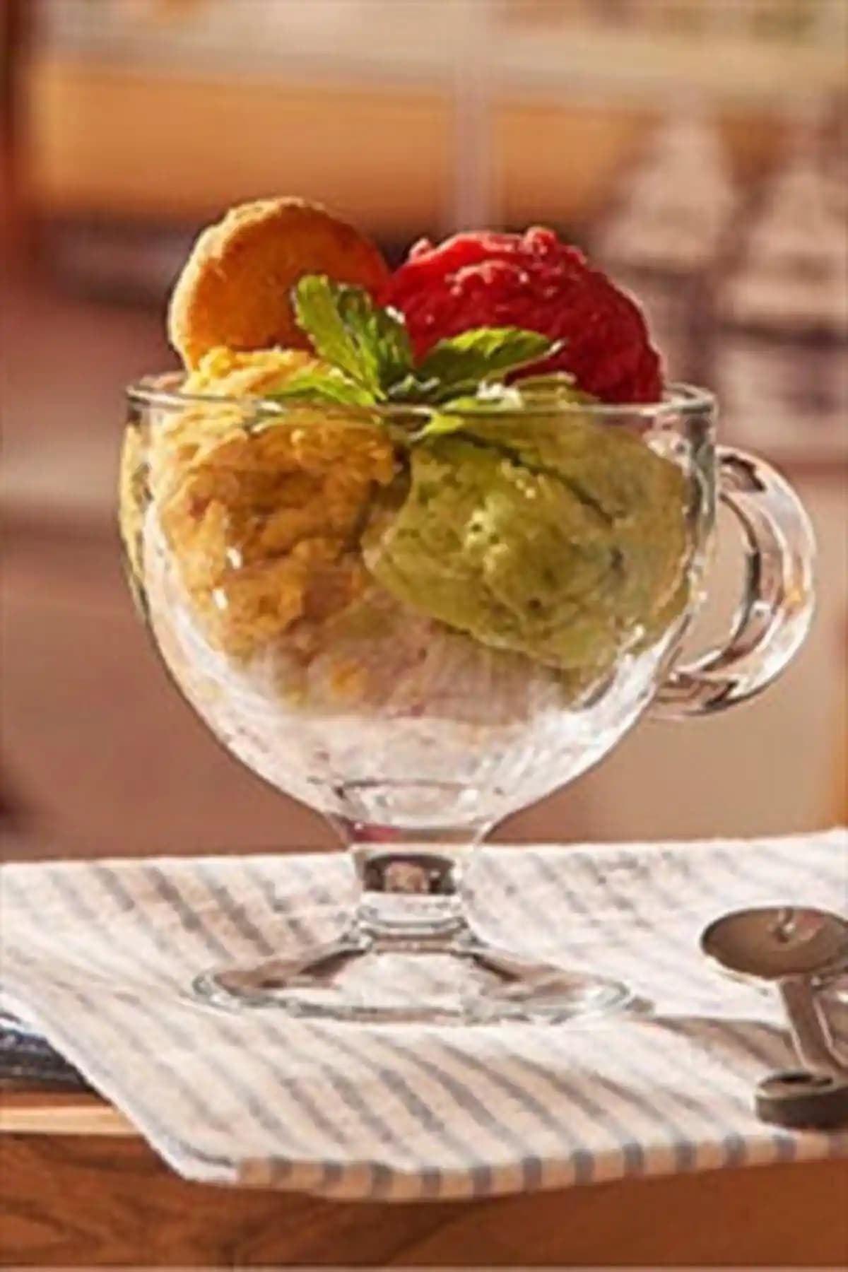 Paşabahçe Vario Kulplu Dondurmalık Seti Estetik ve Dayanıklı Cam Tasarımıyla Sunumlarınızı Geliştirir