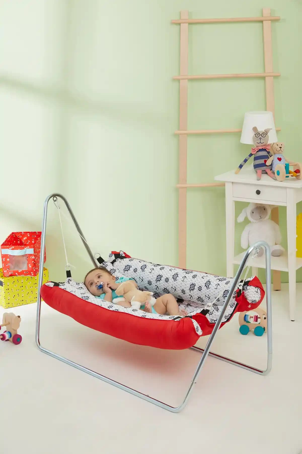 Svava Portatif Bebek Hamak Beşik: Güvenli ve Modern Bebek Dinlenme Alanı