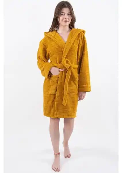 MaisonArt Comfy ve Zeynep Tekstil Penguen Nakışlı Kapşonlu Bornoz Karşılaştırması