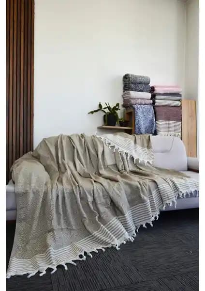 Mutlu Çeyiz Diamond ve Vagonik Royal Kanepe ve Çekyat Örtüsü Karşılaştırması